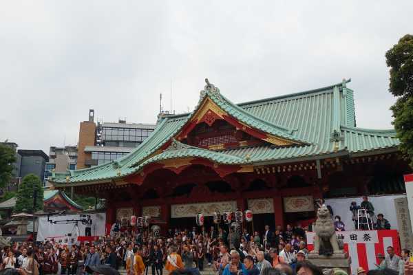 神田明神　宮入り