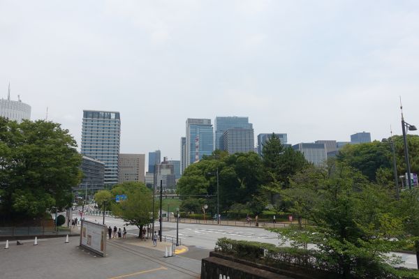 竹橋から大手町方面を望む